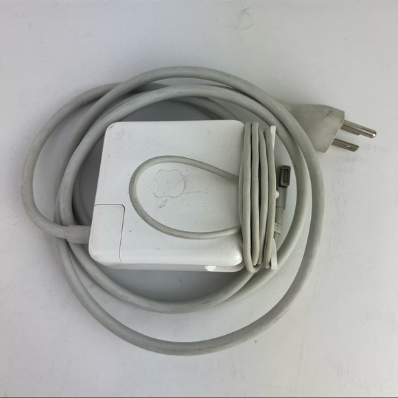 Apple MacBook Pro 15 inch Laptop • Intel Quad Core i7 • 16GB RAM 500 GB SSD - Picture 6 of 11